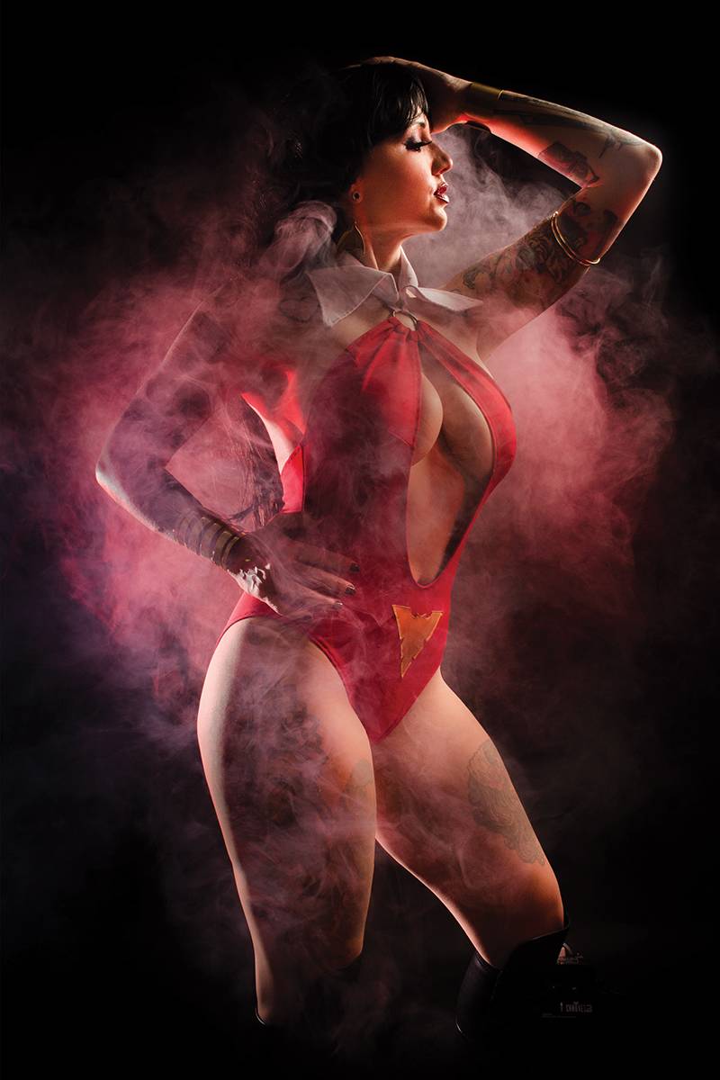VAMPIRELLA #1 1:30 COSPLAY VIRGIN Variant (07/17/2019) DYNAMITE