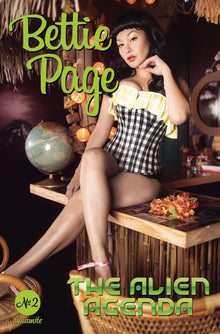 Bettie Page Alien Agenda #2 E Cosplay Variant (04/13/2022) Dynamite