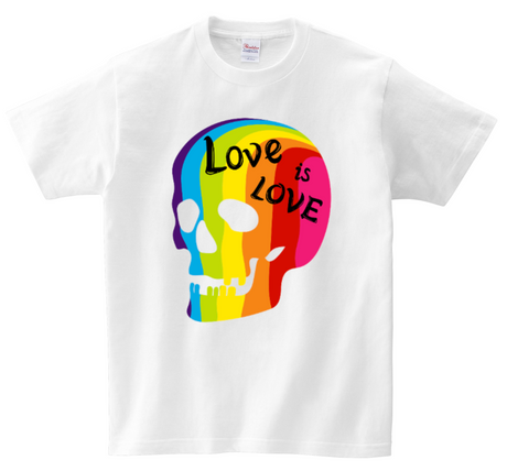 Camiseta con estampado de calaveras y arcoíris con texto "Love is Love" (El amor es amor) | Edición a todo color 