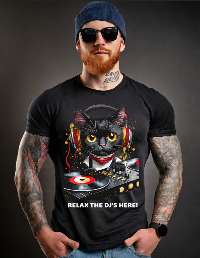 Camisetas exclusivas con diseño artístico de Cat Relax the Dj's Here | Grooveman Music