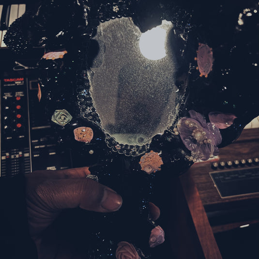 Bathes And Listens [CD]